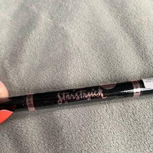 Black eyeliner with stamp